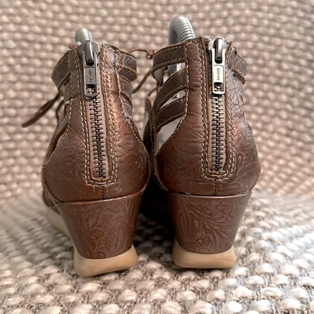 OTBT Women's Nomadic Sandal color hickory 7.5 EUC